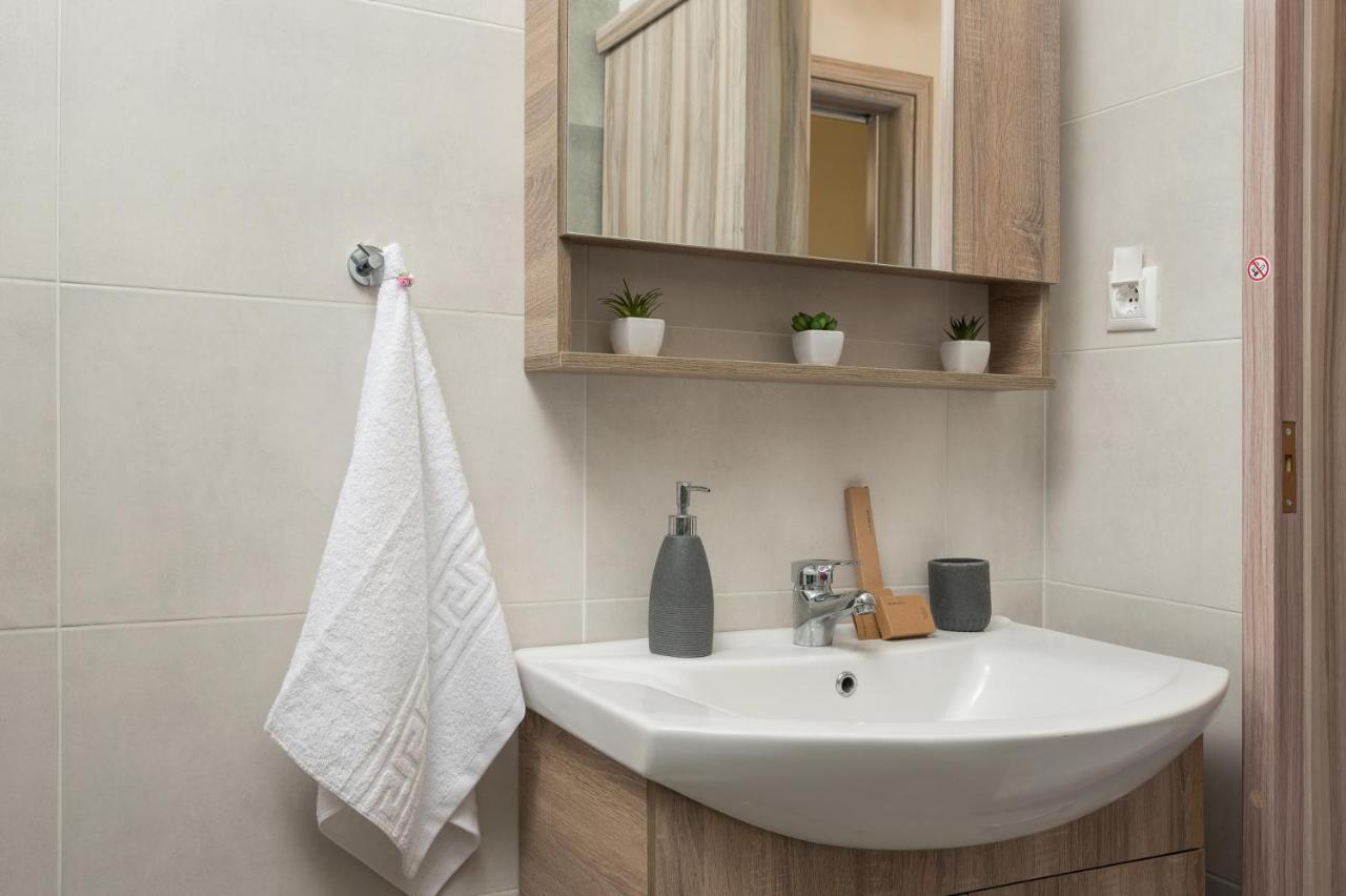 Floral Beach Apt With Lux Extras & Special Treats كوليمفاري المظهر الخارجي الصورة